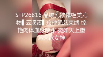 歌厅探花老哥专攻KTV两男两女沙发上操，一人一个少妇后入上位骑乘，抱起来猛操比逼谁先射