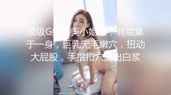 绿帽大神❤️找单男3P骚妻！极品美腿人妻，穿各种丝袜美腿做爱，被单男和老公一起干，极度淫乱