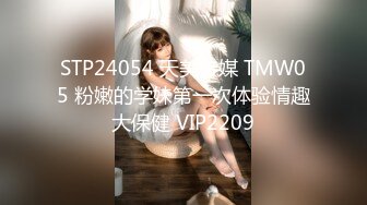 女高反差婊直接把我拉到教学楼厕所口交