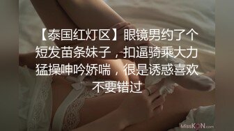 漂亮人妻 皮肤白皙 在家撅着大白屁屁被大洋吊 无套输出 操了小穴再爆菊花 屁眼大开口都合不拢了