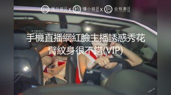 顶级绿帽奴大哥携娇妻约俩单男玩4P,三个大J8围着小少妇,手嘴闲不住