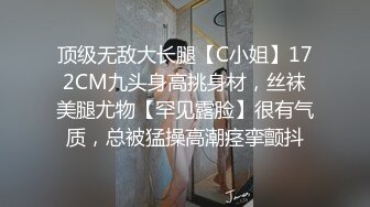 清纯系美女宝贝露脸直播大秀，听狼友指挥揉奶子玩逼，近距离特写展示骚穴，浴室洗澡诱惑精彩刺激笑起来可爱