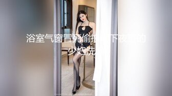 长相文静极品美臀妹子居家激情啪啪，连体开档网袜骑乘猛操大屁股，边操边用震动棒摩擦阴蒂，呻吟娇喘喊舒服射在嘴里