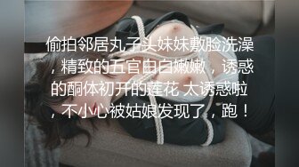 潜入网吧女厕偷拍附近的美女大学生，没想到鲍鱼那么黑