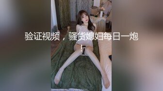 白衣苗条少妇摸奶舔弄调情，口交拉着手后入大力抽插猛操呻吟