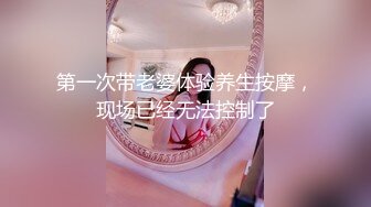   无毛逼白虎风骚女友，情趣睡衣漏着两个风骚坚挺的大奶子，让小哥抱在怀里亲着小哥玩奶抠逼