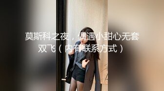 一路尾随跟踪小美女偷拍小鲍鱼