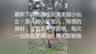  小丑探花深夜约操骚熟女，撩起衣服掏出奶子舔，伸进内裤摸穴，转战床上舔屌交，大屁股骑乘爆插